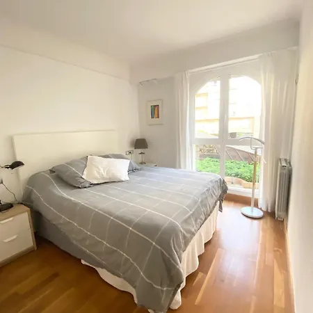 Ondarreta With Direct Access Free Parking